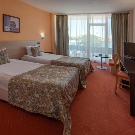 Отель Selena 4*