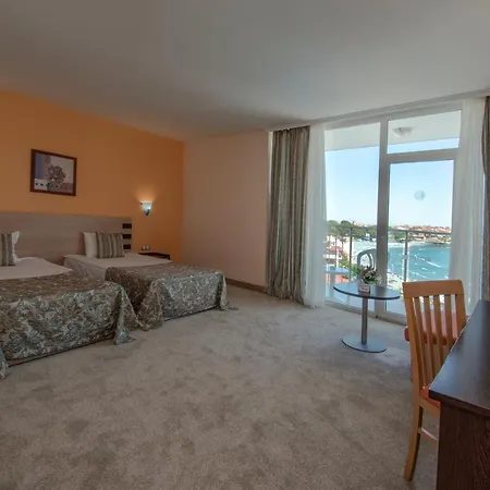 Selena Созополь